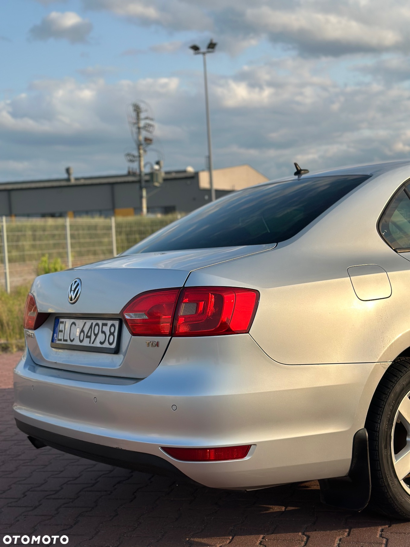 Volkswagen Jetta 1.6 TDI Highline - 26