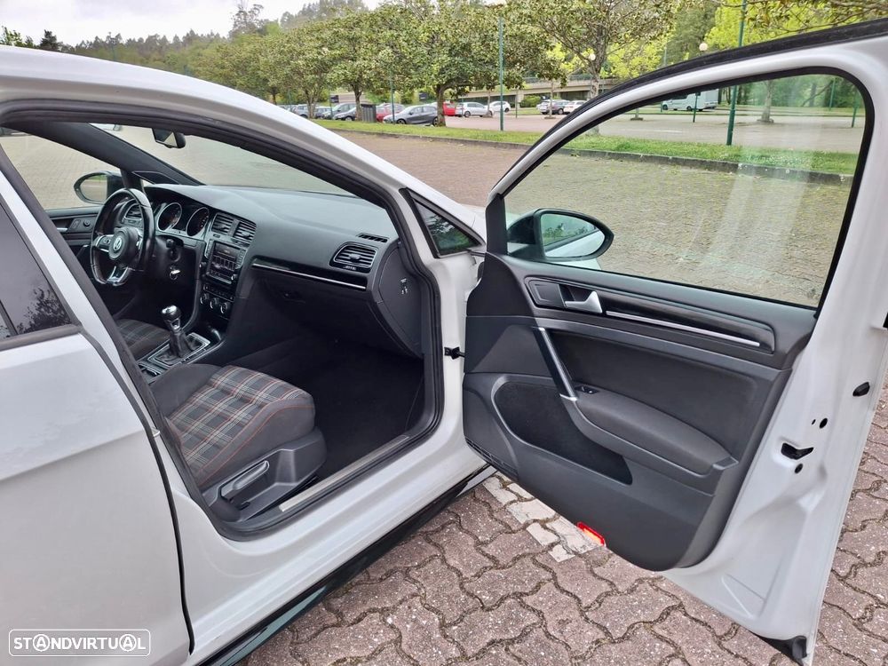 VW Golf GTI Performance BlueMotion - 19