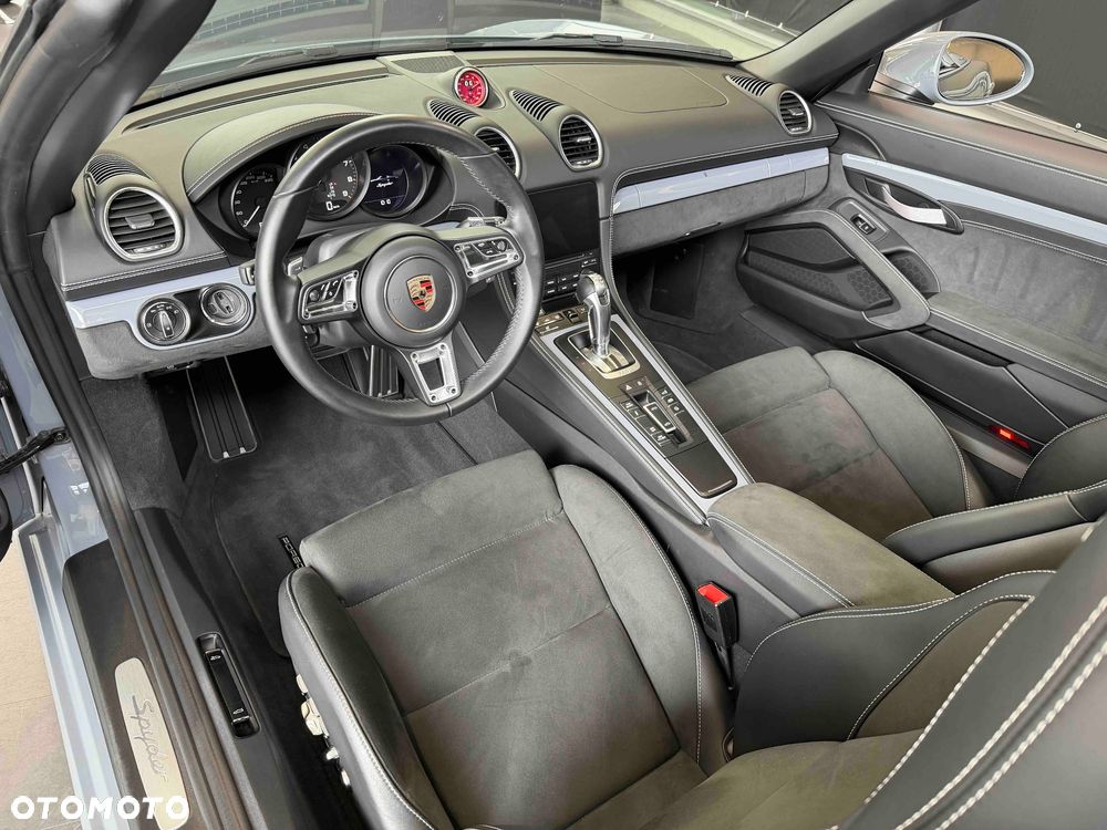 Porsche 718 Spyder - 15