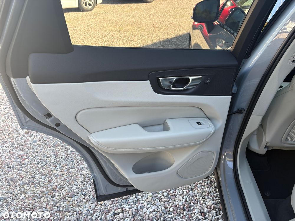 Volvo XC 60 B5 B AWD Ultra Bright - 18