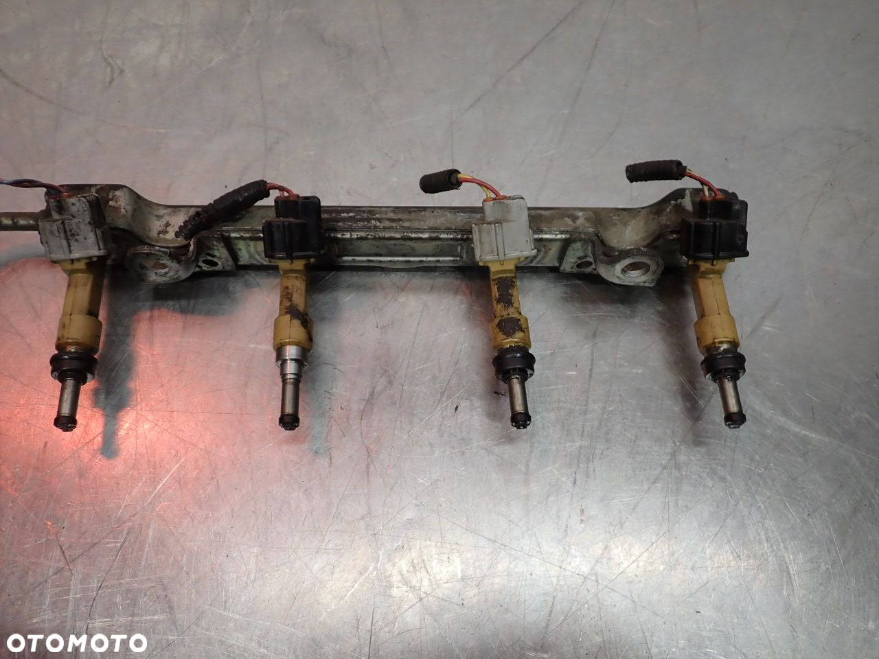 LISTWA WTRYSKOWA TOYOTA COROLLA E15 23250-37010 - 4