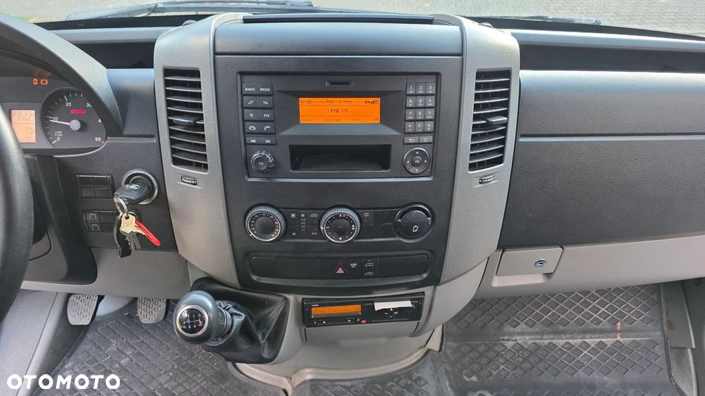 Mercedes-Benz Sprinter - 25