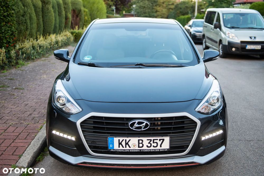 Hyundai i30 1.6 GDI Turbo Luxury - 9