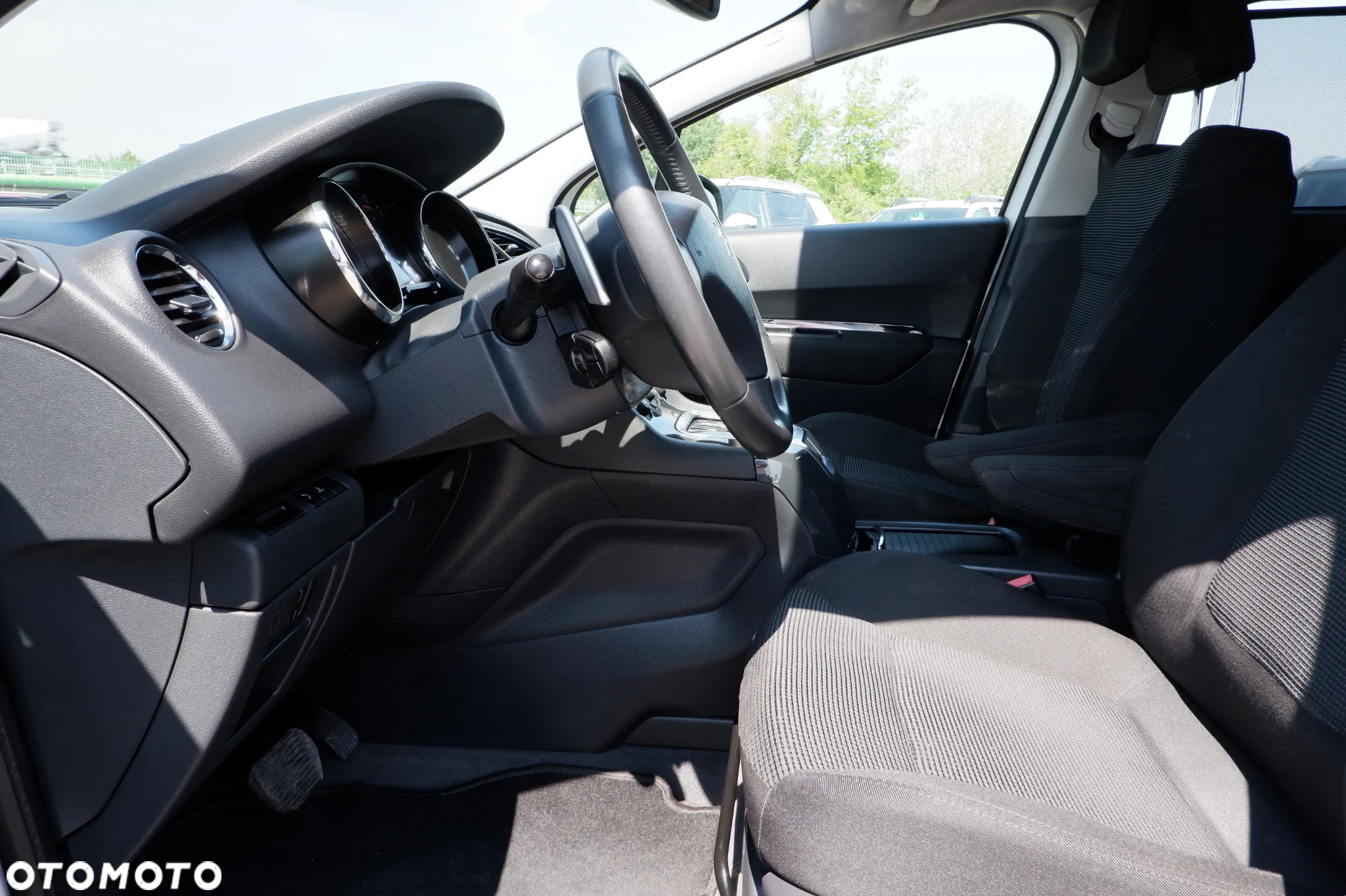 Peugeot 5008 HDI FAP 110 EGS6 Tendance - 26