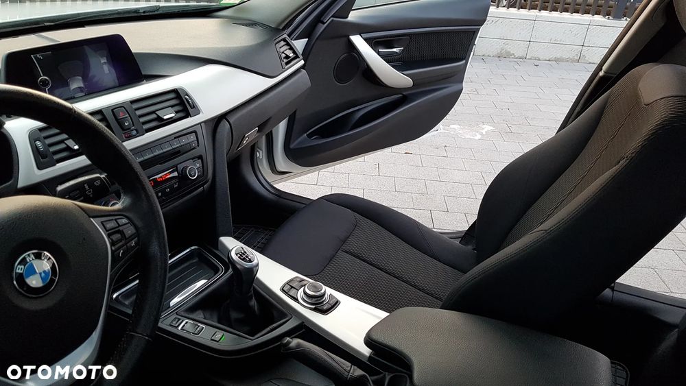 BMW Seria 3 318d Modern Line - 25