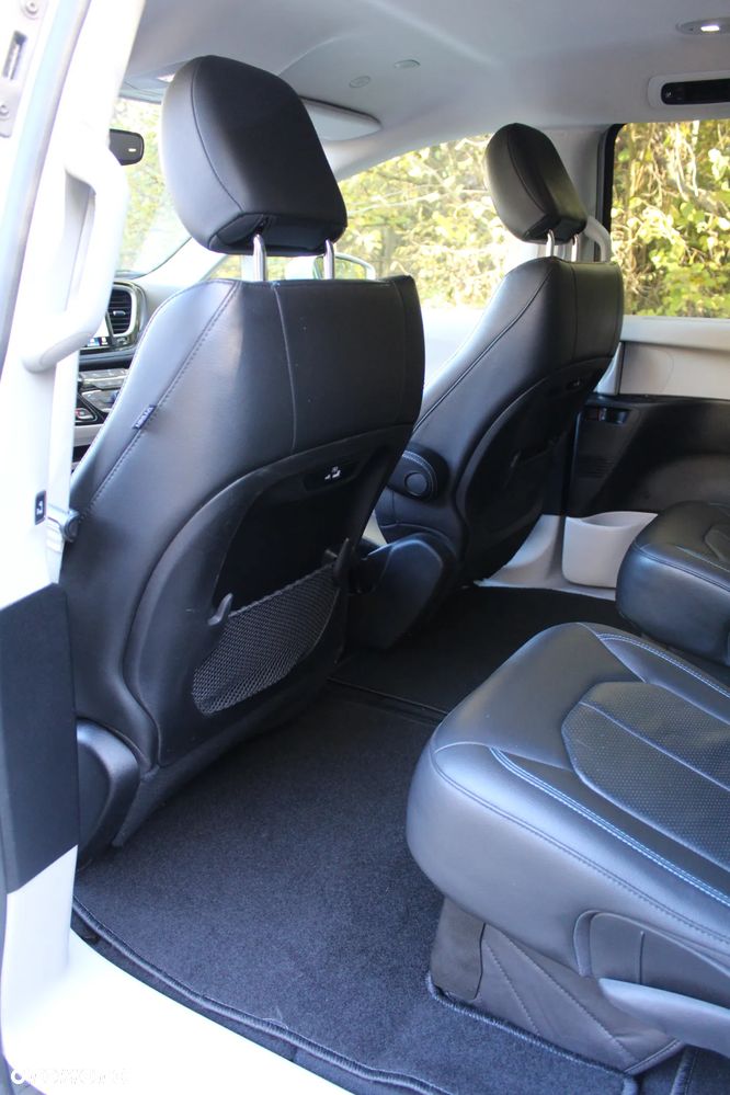 Chrysler Pacifica - 20