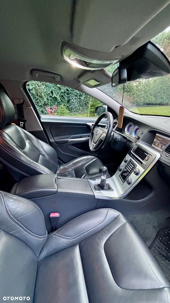 Volvo S60 D4 R-Design - 22