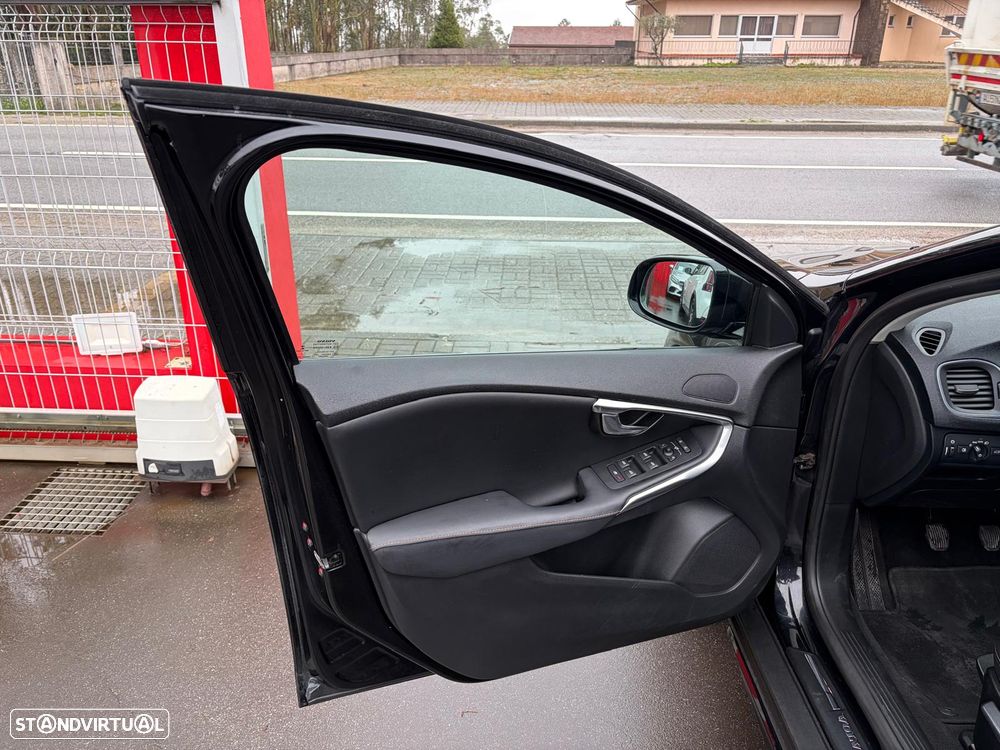 Volvo V40 Cross Country D2 Momentum - 21