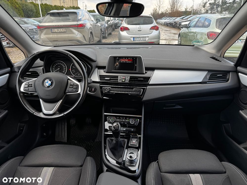 BMW Seria 2 218d - 29