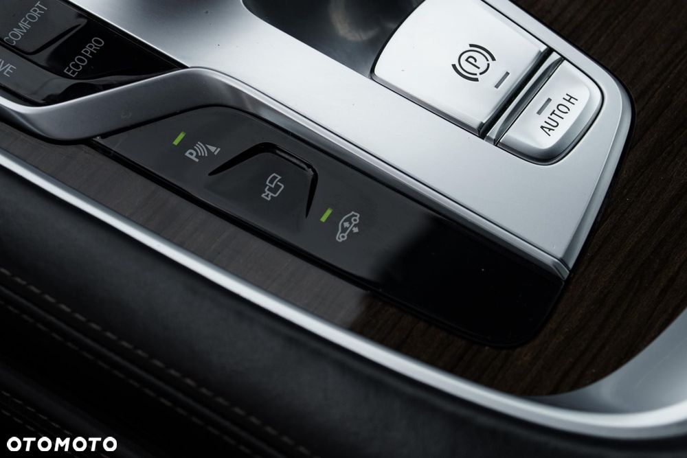 BMW Seria 7 730d xDrive - 28