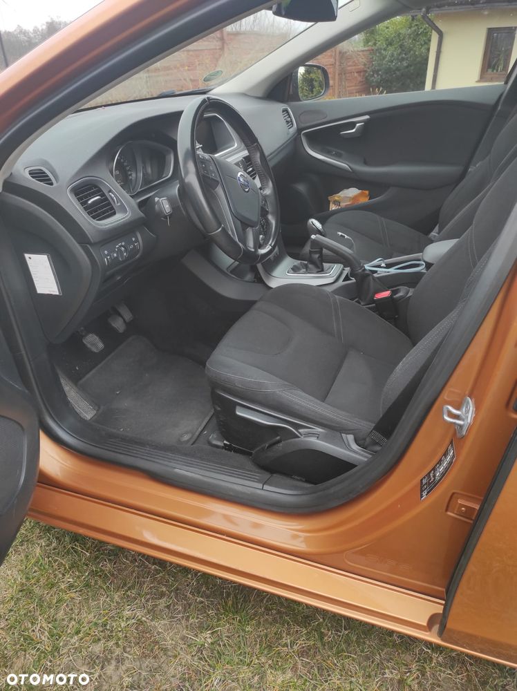 Volvo V40 D2 Base - 11