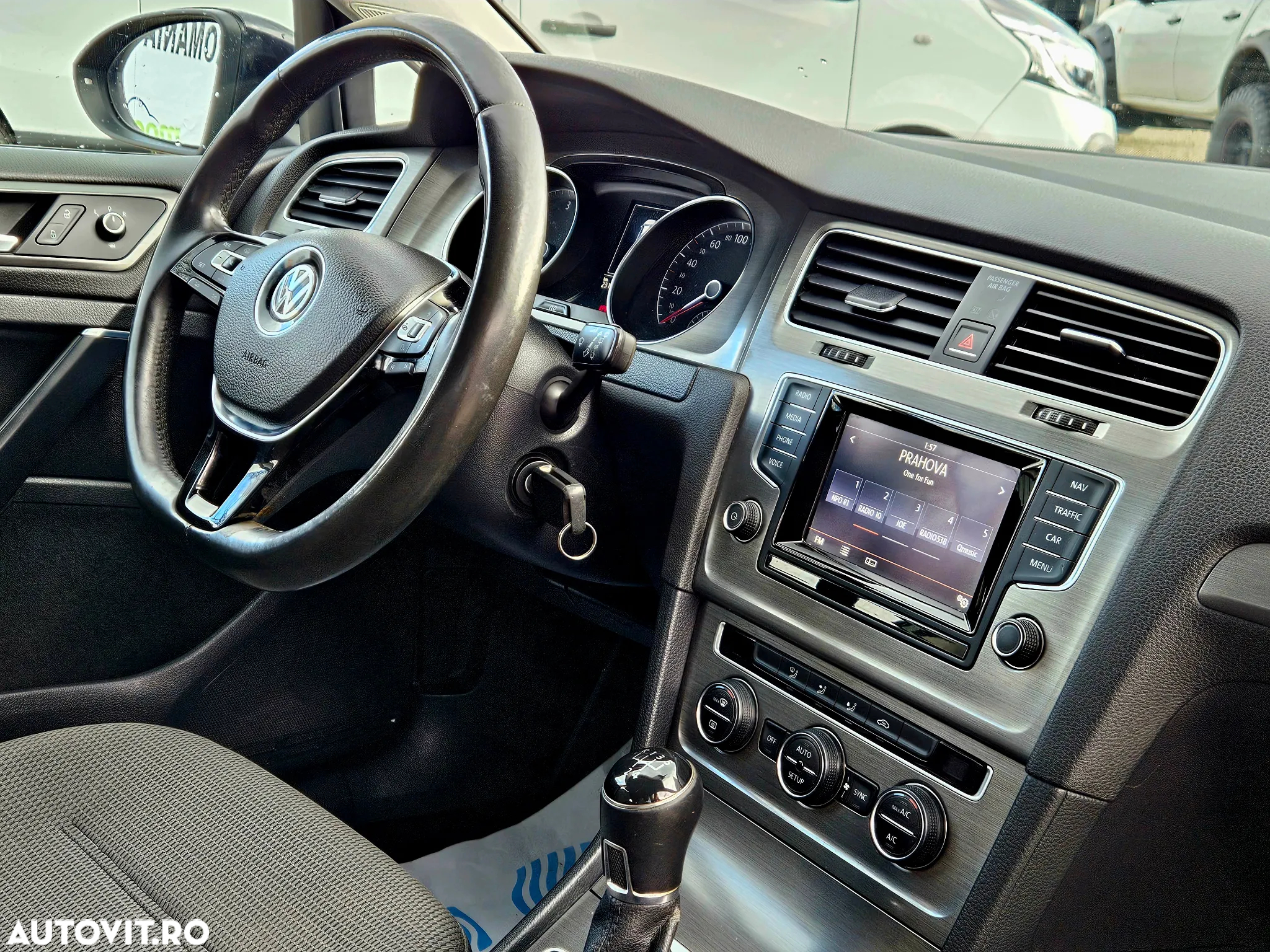 Volkswagen Golf 1.6 TDI BMT Comfortline - 8