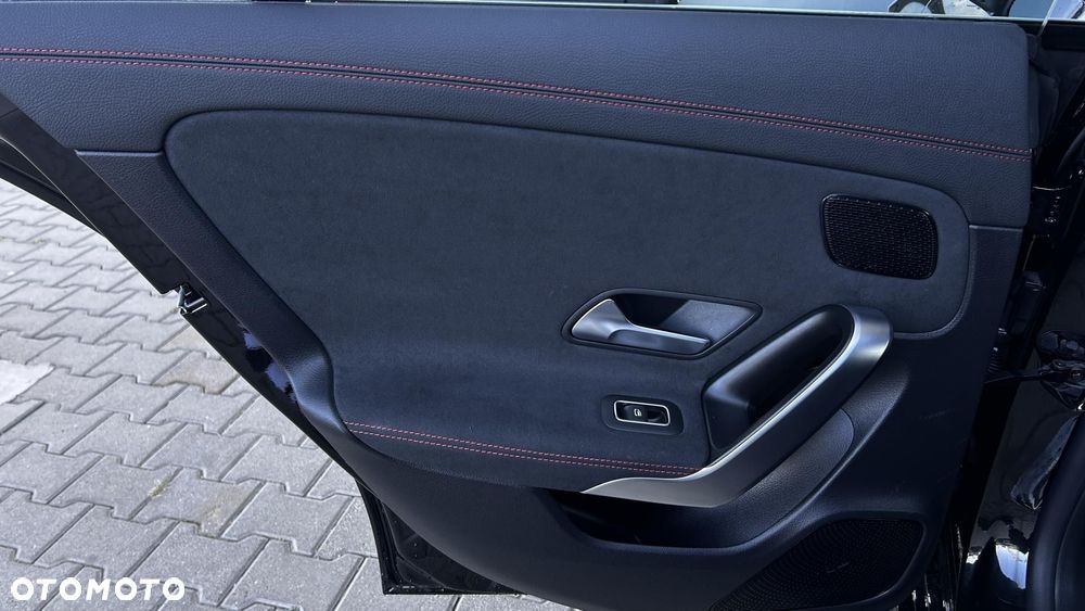 Mercedes-Benz CLA 200 AMG Line 7G-DCT - 25