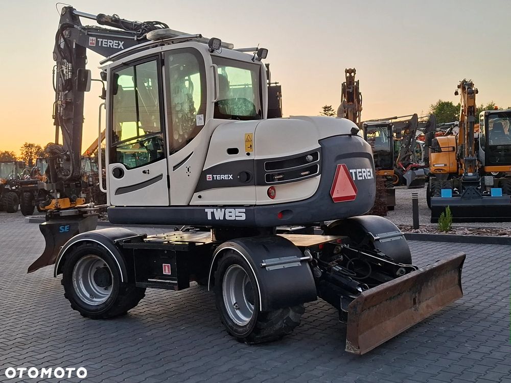 Terex SCHAEFF TW85 ROTOTILT ze szczypcami - 10
