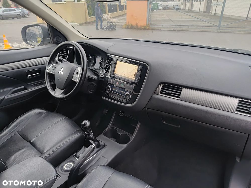Mitsubishi Outlander 2.2 DI-D 4WD Plus - 31