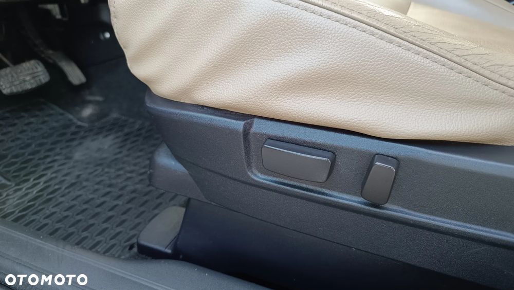 Mitsubishi Outlander - 32