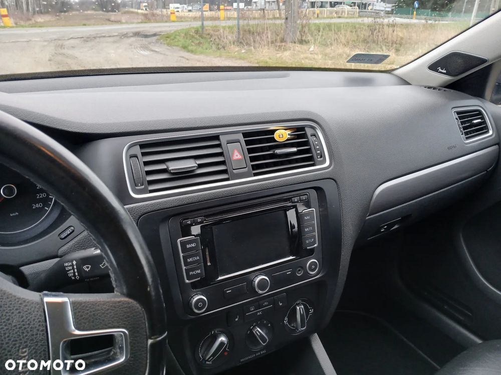Volkswagen Jetta - 6