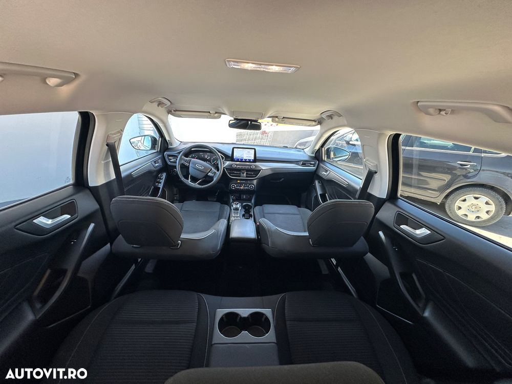 Ford Focus 2.0 EcoBlue Start-Stopp-System Aut. TITANIUM - 8