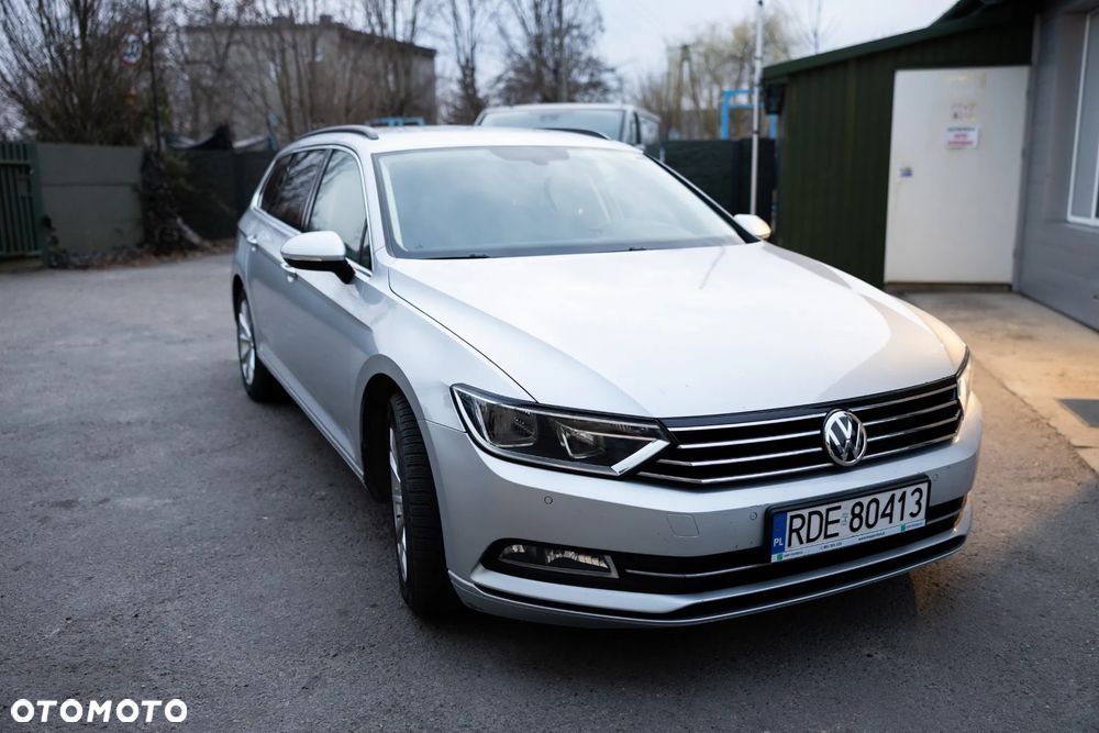 Volkswagen Passat - 1