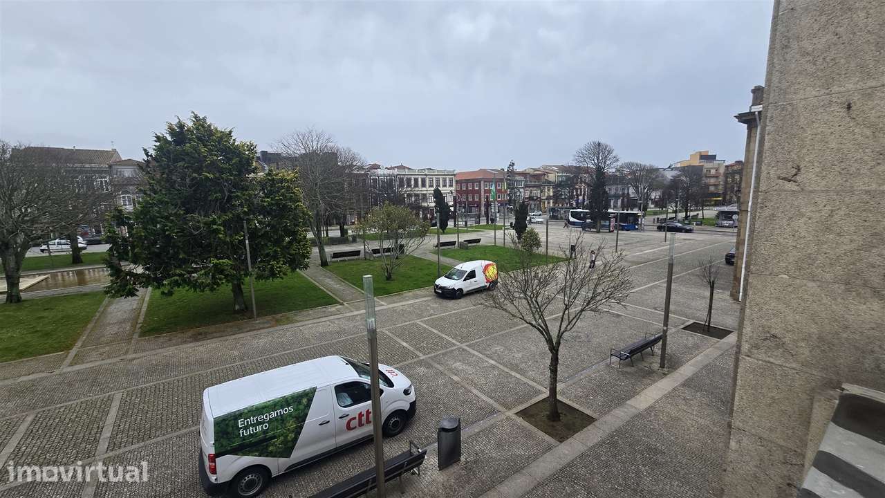 Escritório na Praça do Almada, por cima da CGD - Grande imagem: 2/60