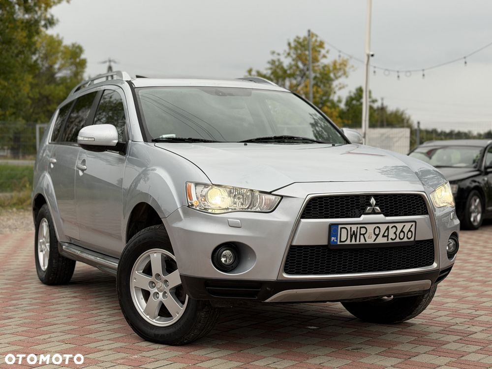 Mitsubishi Outlander - 2