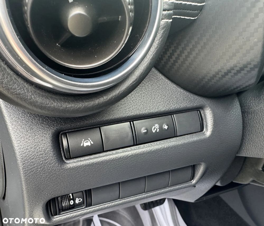 Nissan Juke 1.6 Hybrid N-Connecta AMT - 28