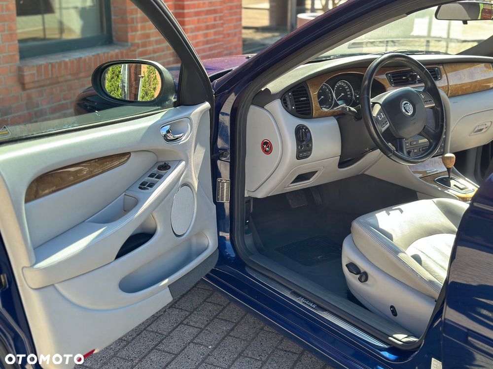 Jaguar X-Type 3.0 V6 4x4 Executive - 6