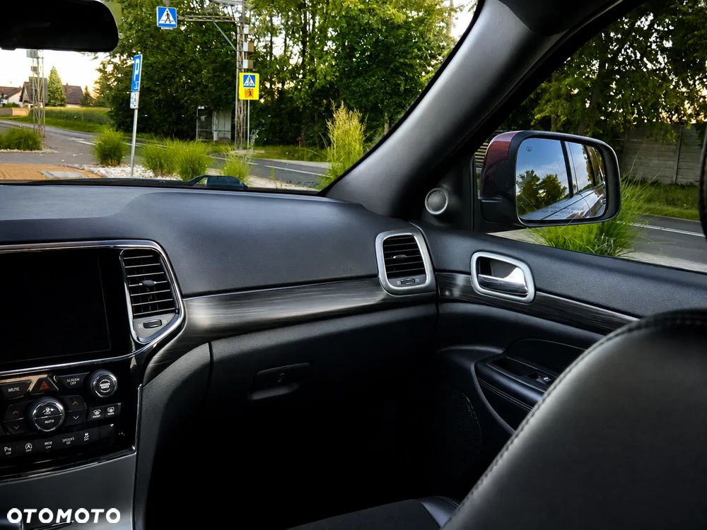 Jeep Grand Cherokee - 14