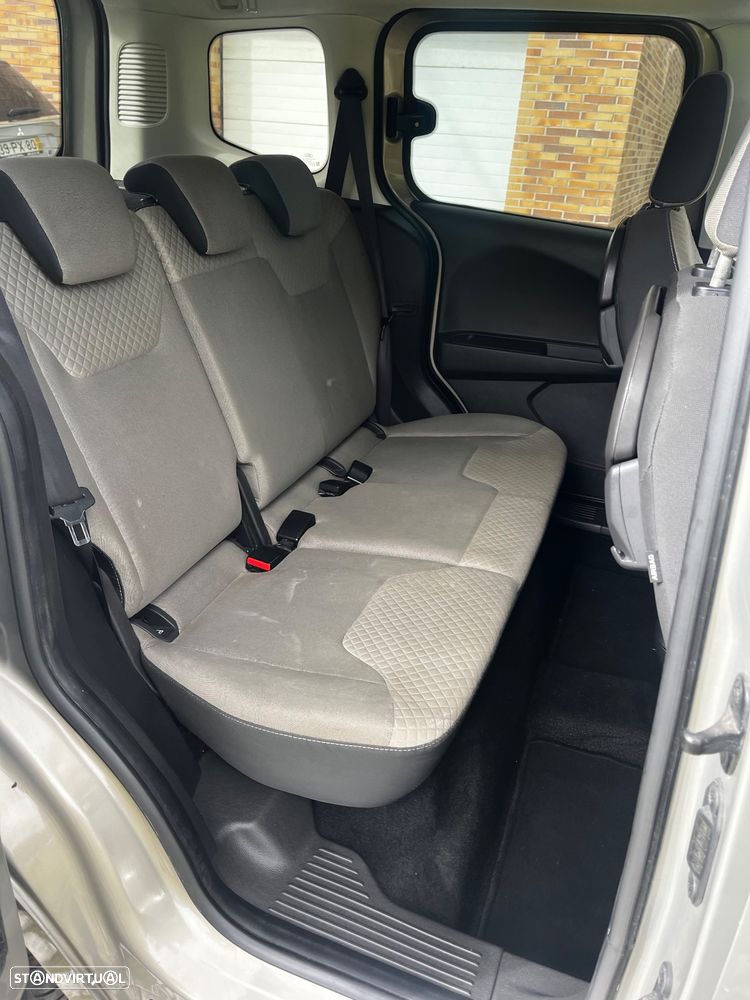 Ford Tourneo Courier 1.6 TDCi Titanium - 14