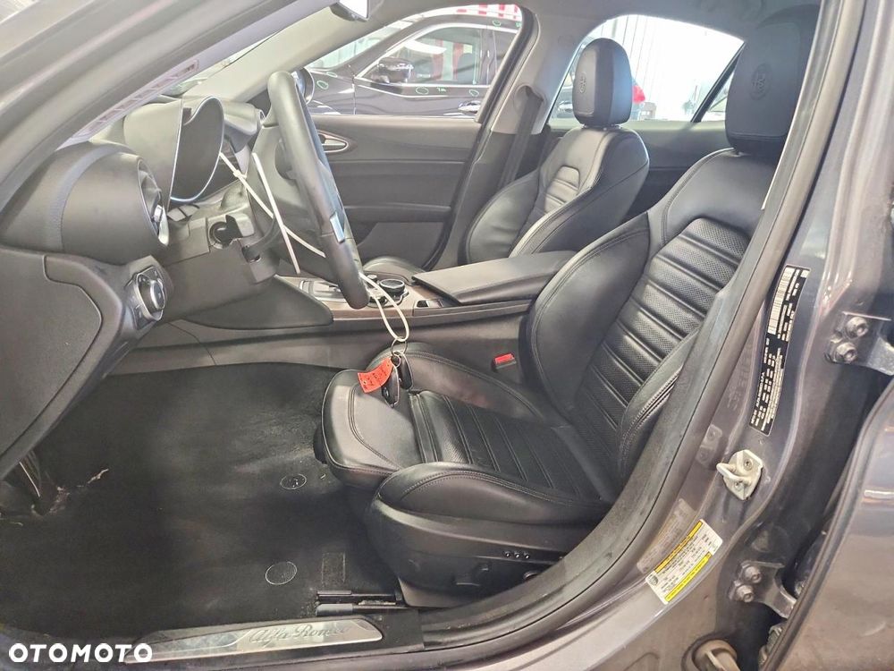 Alfa Romeo Giulia 2.0 Turbo 16V AT8-Q4 Ti - 8