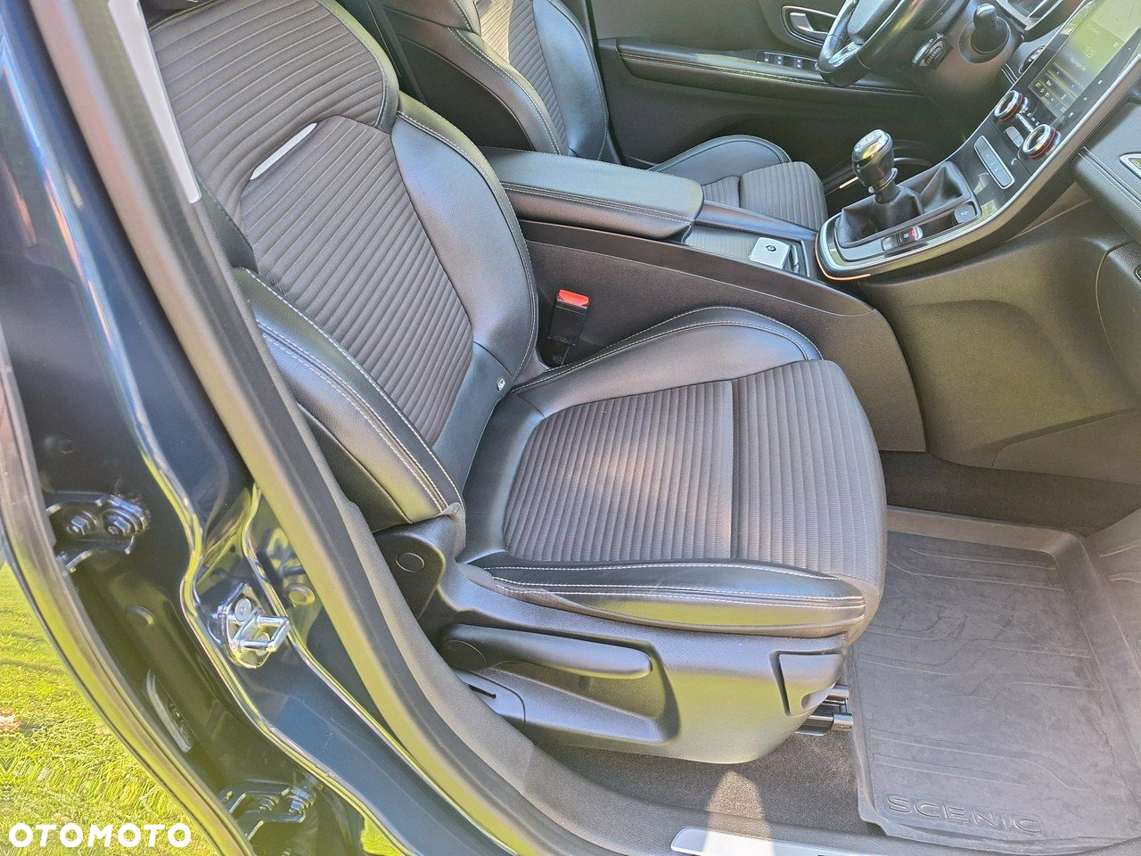 Renault Scenic ENERGY TCe 130 BOSE EDITION - 14