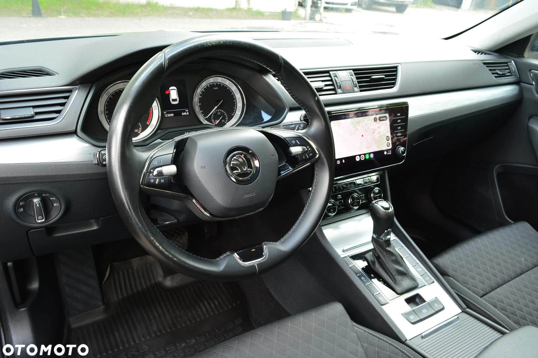 Skoda Superb 2.0 TDI Ambition DSG - 11