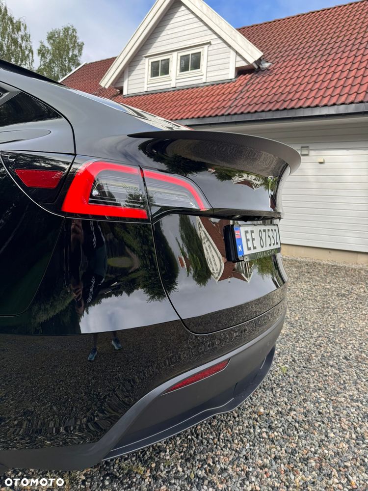 Tesla Y Long Range AWD - 8
