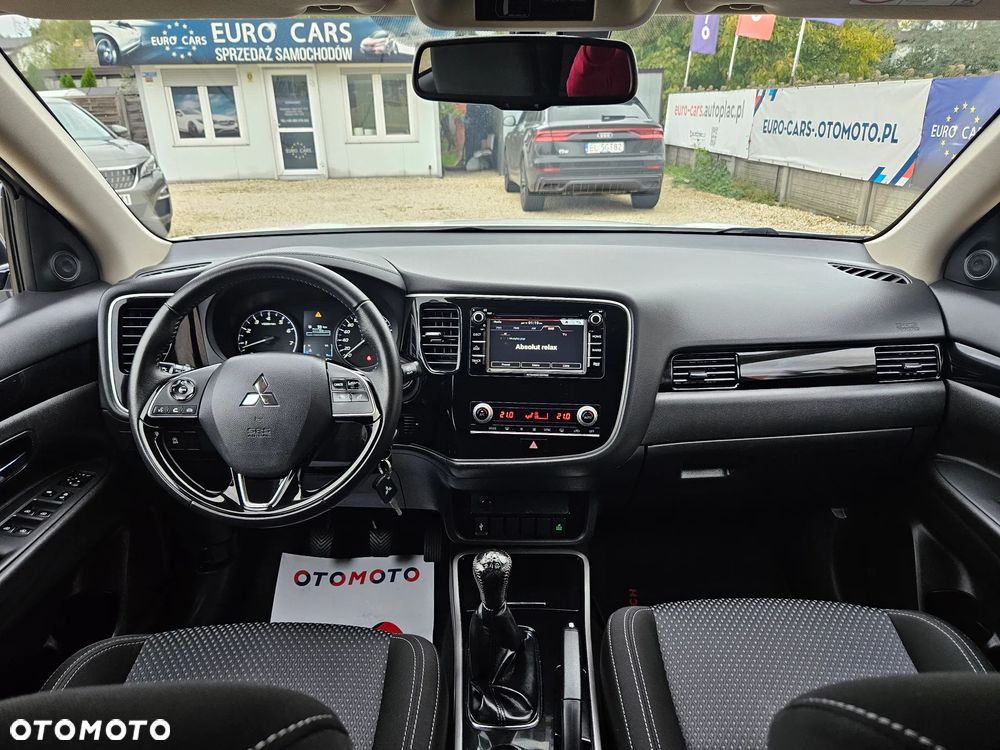 Mitsubishi Outlander 2.0 Invite + 2WD - 27