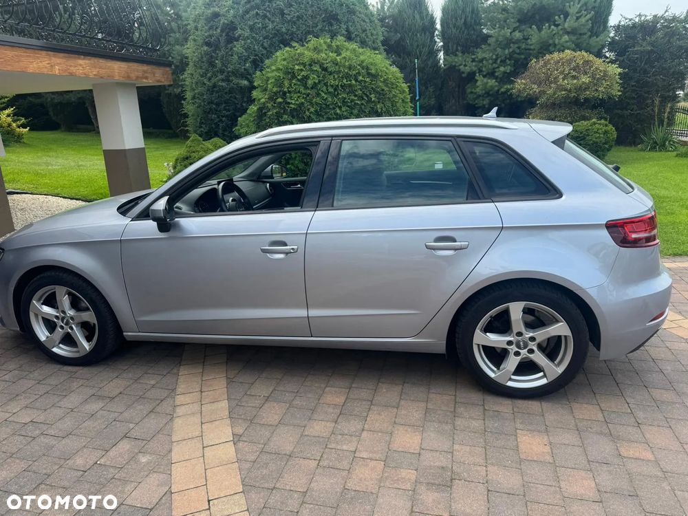 Audi A3 Sportback 1.6 TDI design - 4
