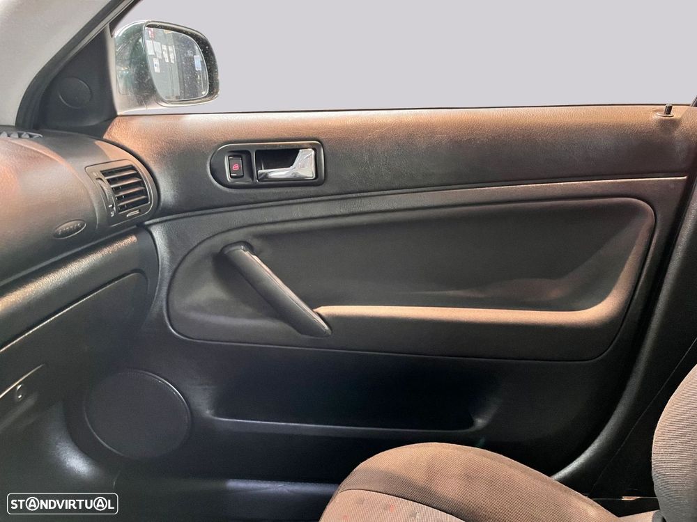 VW Passat Variant - 18