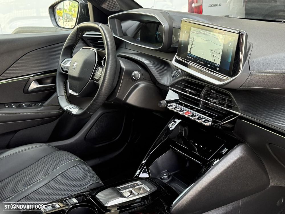 Peugeot e-208 GT - 45