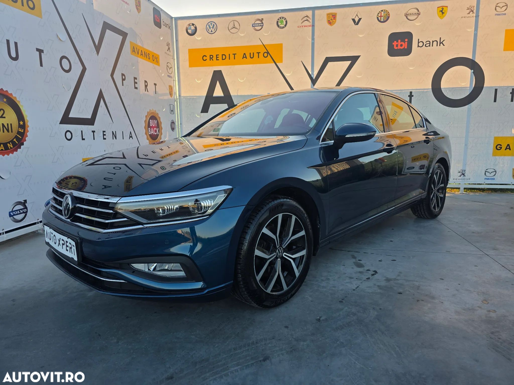 Volkswagen Passat - 1