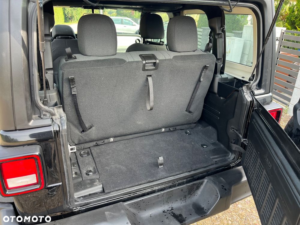 Jeep Wrangler - 11