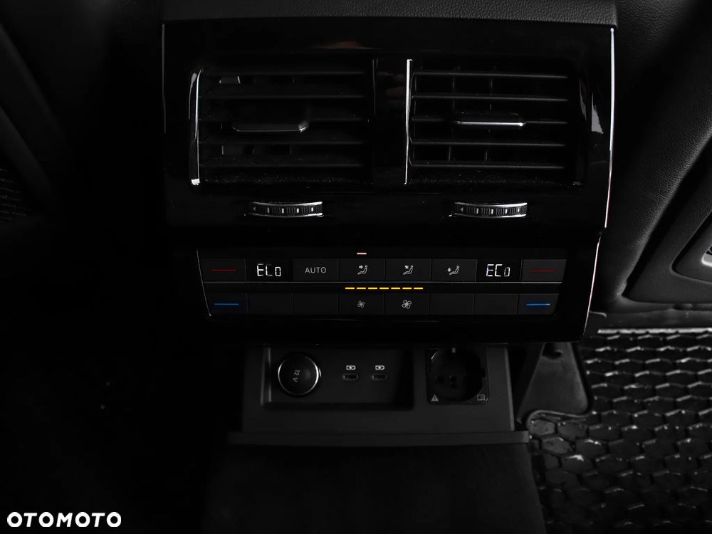 Volkswagen Touareg 3.0 V6 TDI 4Motion R-Line - 15