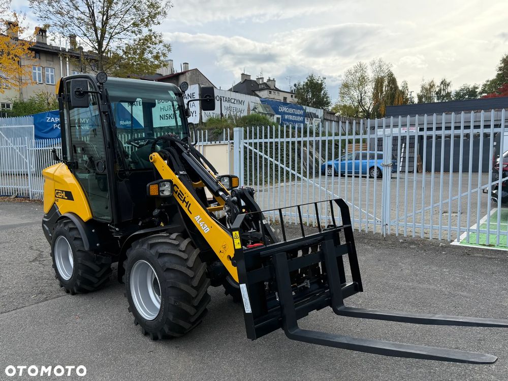 Gehl AL430 - 3