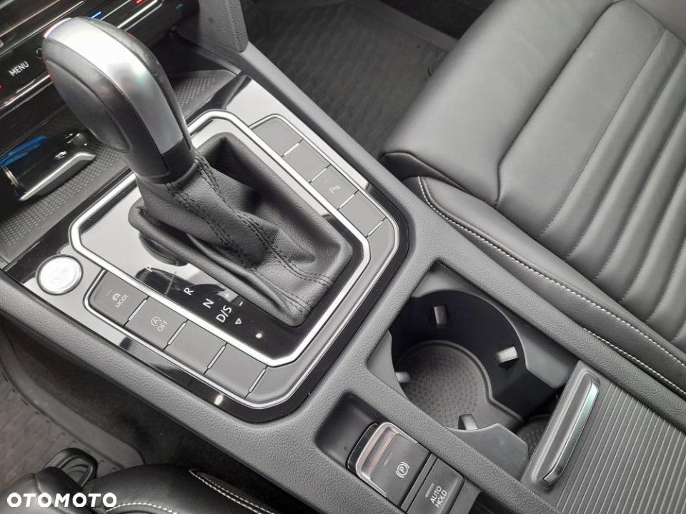 Volkswagen Passat - 24