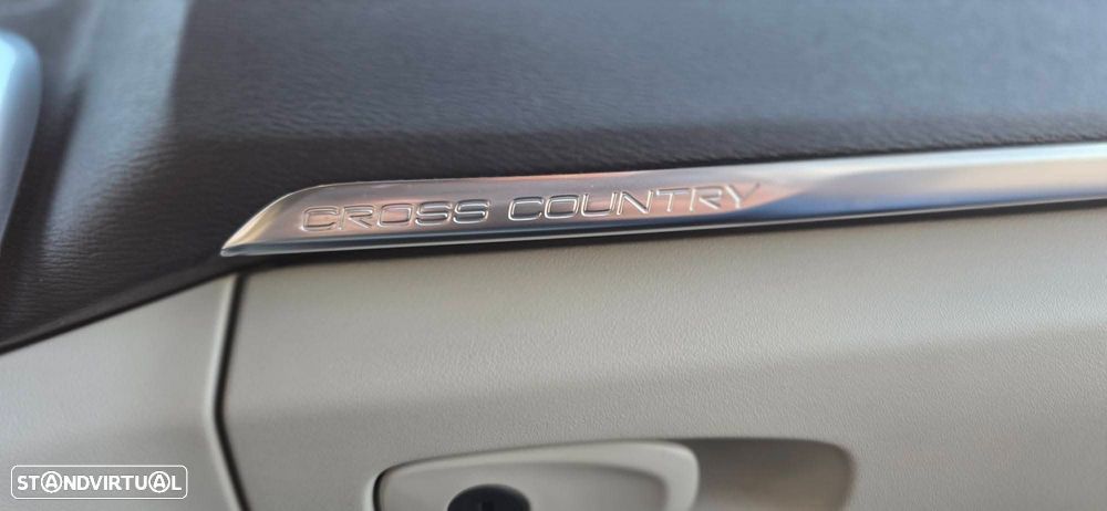 Volvo V40 Cross Country 2.0 D3 Momentum - 21