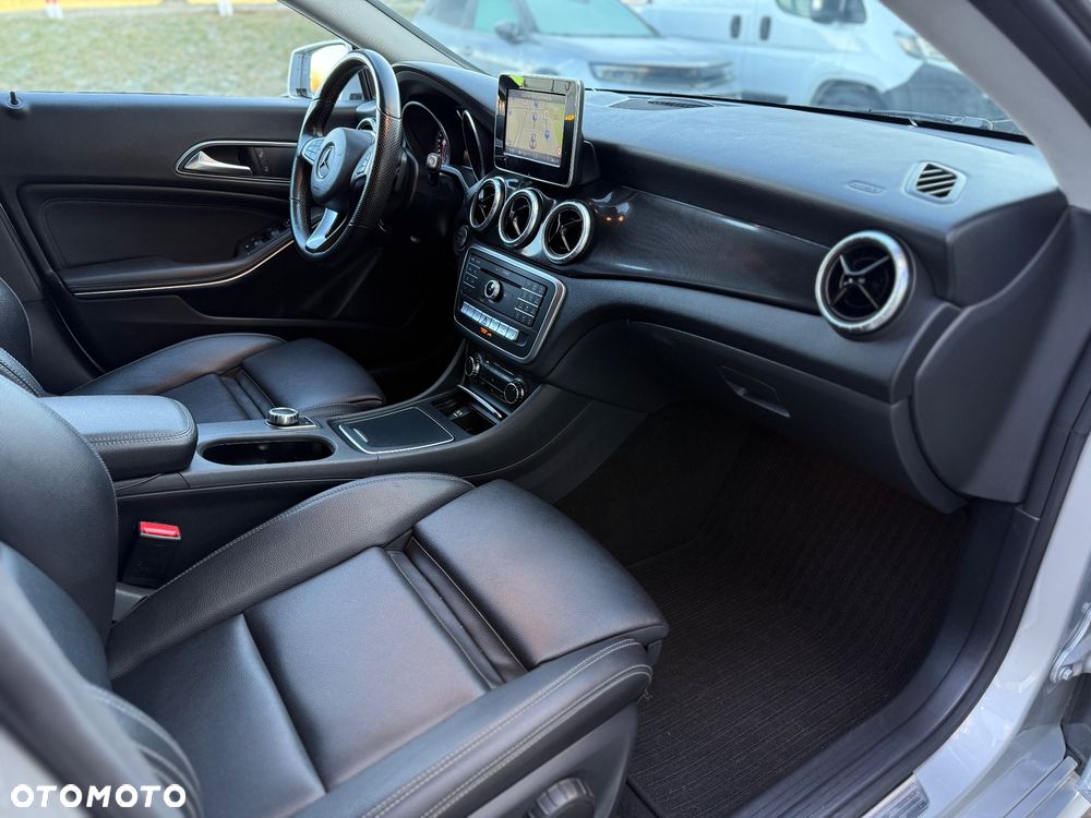 Mercedes-Benz CLA 200 d 7G-DCT Urban - 14