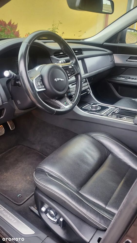 Jaguar XF 20d R-Sport - 12