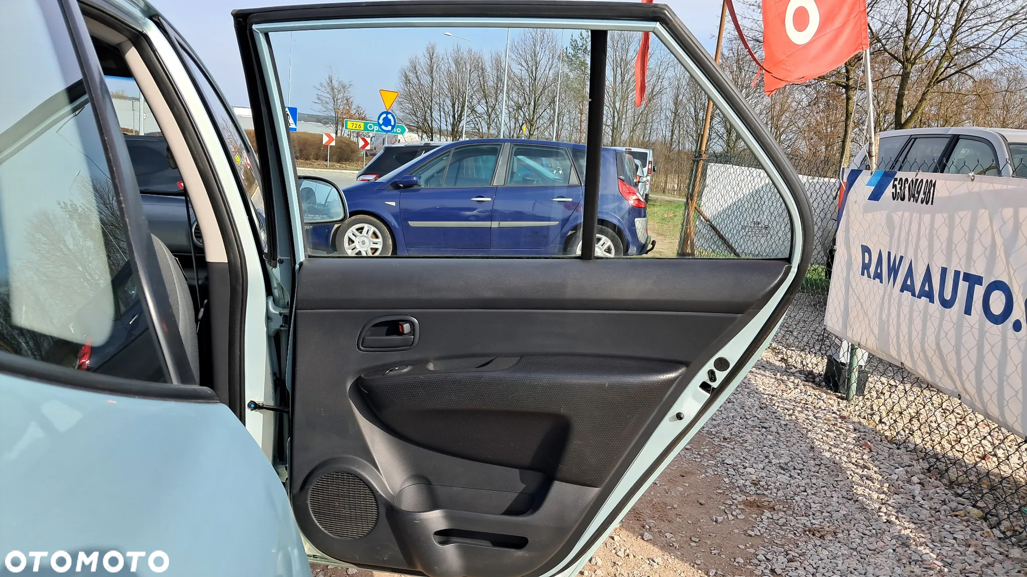 Kia Carens 2.0 CVVT LX Basis - 13
