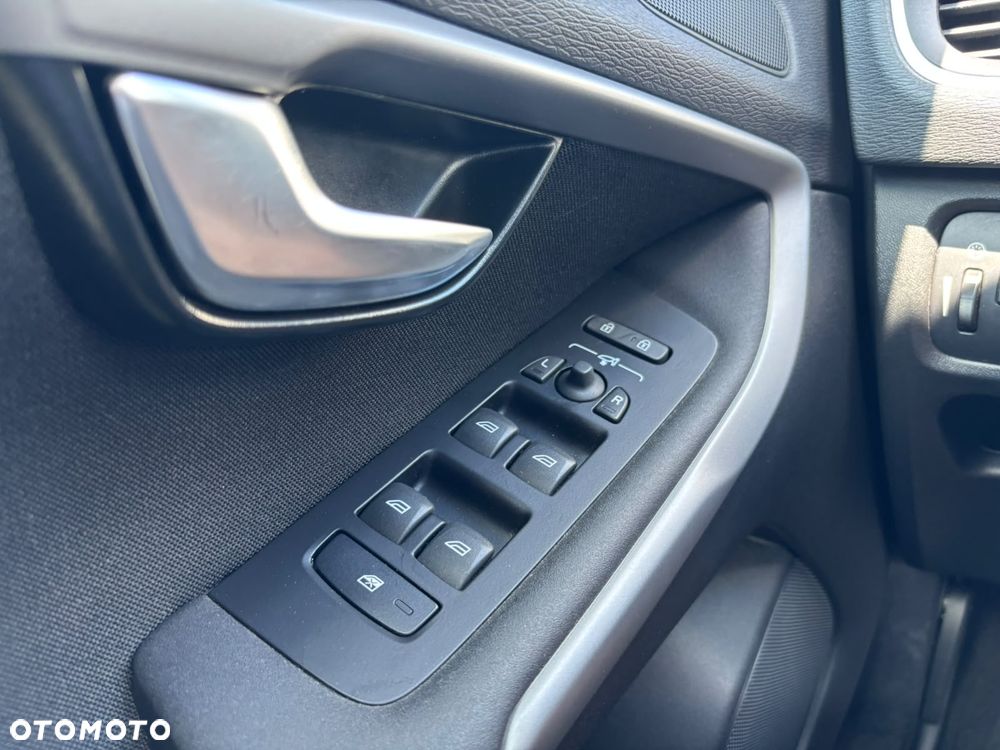 Volvo V40 T2 Drive-E Momentum - 16