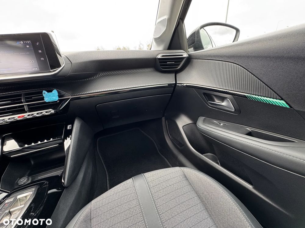 Peugeot 208 PureTech 100 EAT8 Allure - 11