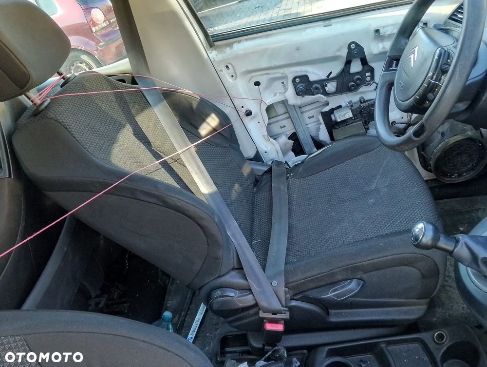 Citroen C4 Picasso (06-10.) 1.6 HDI 108KM. Silnik DV6TED4 Skrzynia 20DP33 lakier EWP - BANQUISE WHITE.Cały na części. GWARANCJA !!!  Przód Tył Zestaw Komplet Drzwi Klapa Zderzak Błotnik Maska Grill Atrapa Szyba Pas Lampa Lusterko Boczki Fotel Kanapa Kokpit Deska Rozdzielcza Przełącznik Włącznik Sterownik Przewody Wiązka Instalacja Moduł Komputer Czujnik Listwa Pompa Alternator Wtryski Głowica Rozrusznik Kompresor Sprzęgło Dwumas Silnik Skrzynia ABS Klimatyzacji Paliwa Wspomagania Kolektor Turbina Przepustnica Zawór Chłodnica Koło Hak Belka Sanki Zawieszenie Mcpherson Półoś Amortyzator Wydech Tłumik Zacisk Most - 11