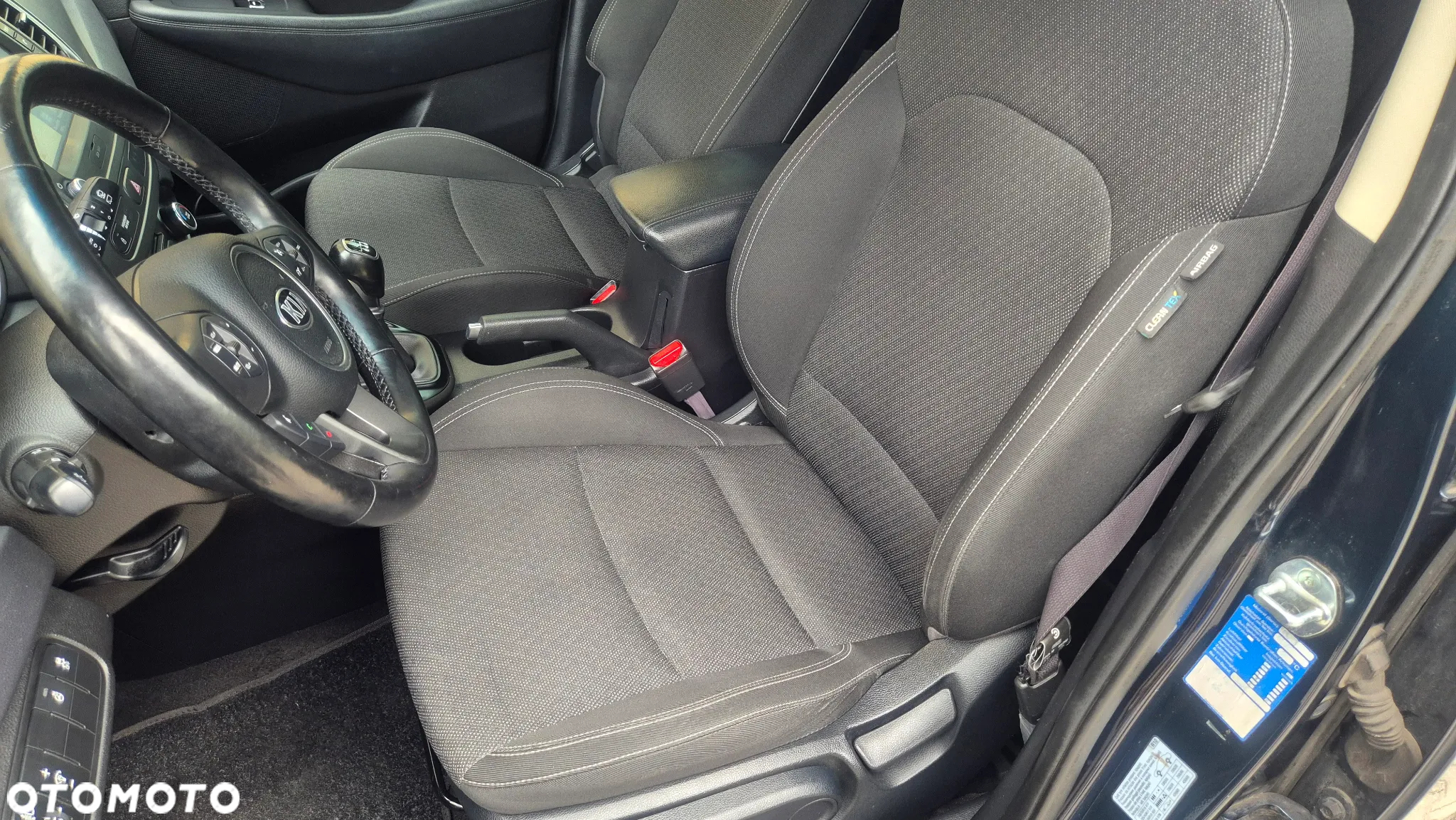 Kia Carens 1.6 GDI Dream Team Edition - 11